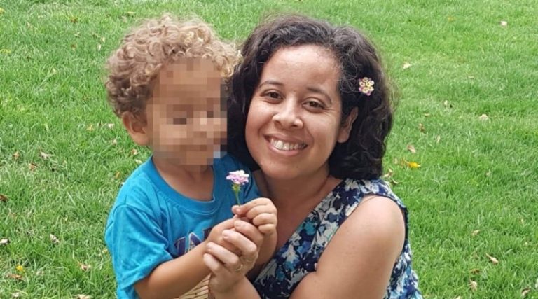 suyen barahona presa politica con su pequeño hijo foto cortesia