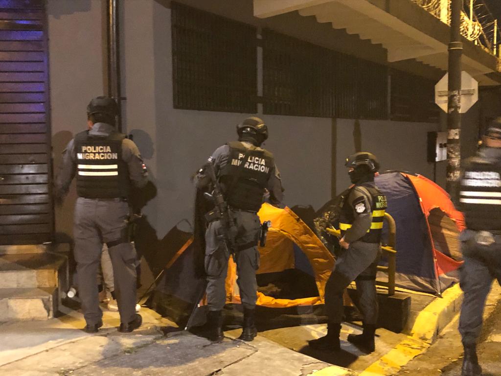 venezolanos son detenidos en costa rica por la policia profesional de migracion