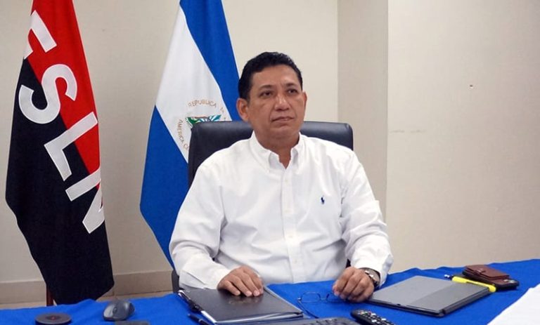renuncia salazar Aeronáutica