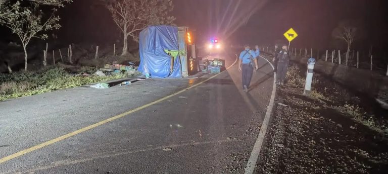 José Patricio Flores Núñez comerciante de queso falleció después de que el camión en que viajaba se volcara
