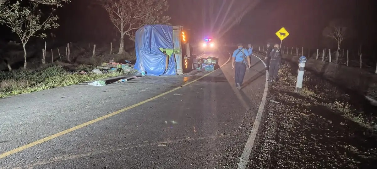 José Patricio Flores Núñez comerciante de queso falleció después de que el camión en que viajaba se volcara