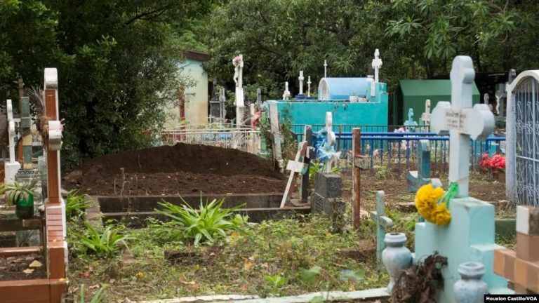 ARCHIVO. Un cementerio en Managua, capital de Nicaragua. Foto Houston Castillo, VOA asueto
