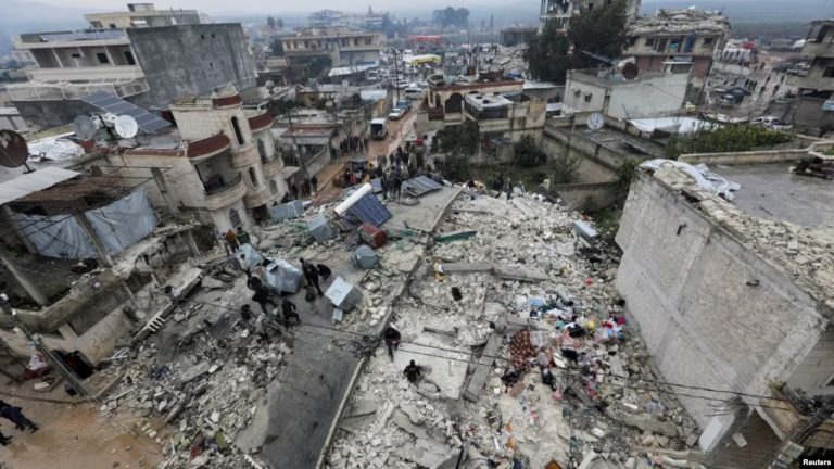 Destrozos de un terremoto en Jandaris, Siria, el 6 de febrero de 2023.