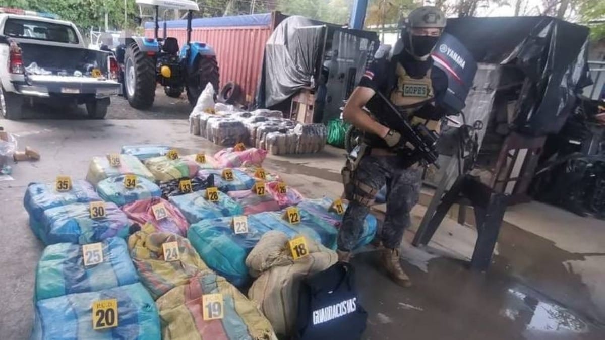 Policía de Costa Rica captura a nicaragüenses con cargamento de droga.