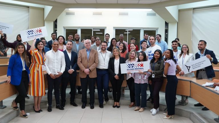 Jóvenes nicaragüenses participan en Cumbre Iberoamericana en República Dominicana. Foto: Cortesía