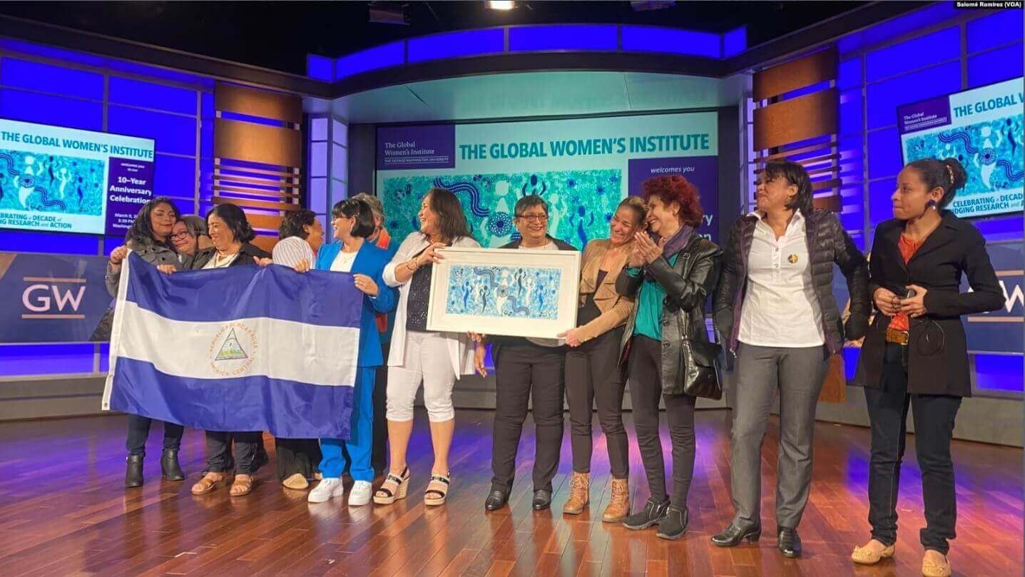 Nueve ex presas políticas nicaragüenses reciben premio por su activismo durante ceremonia en Washington D.C. (VOA/Salomé Ramírez)