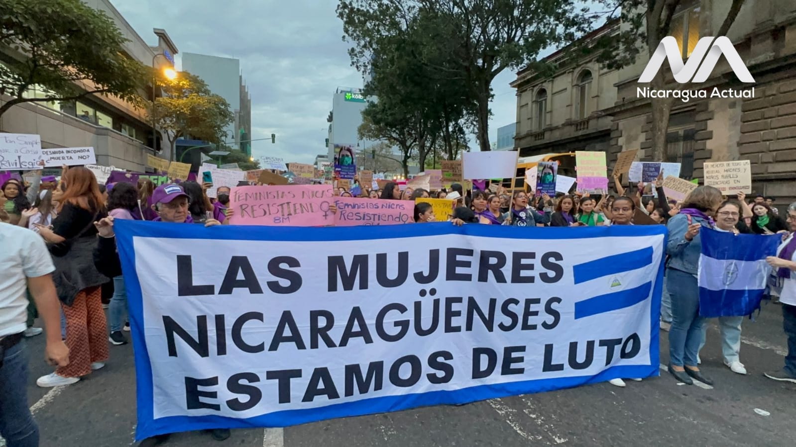 Nicaragüenses marchan en Costa Rica en ocasión dia de la Mujer