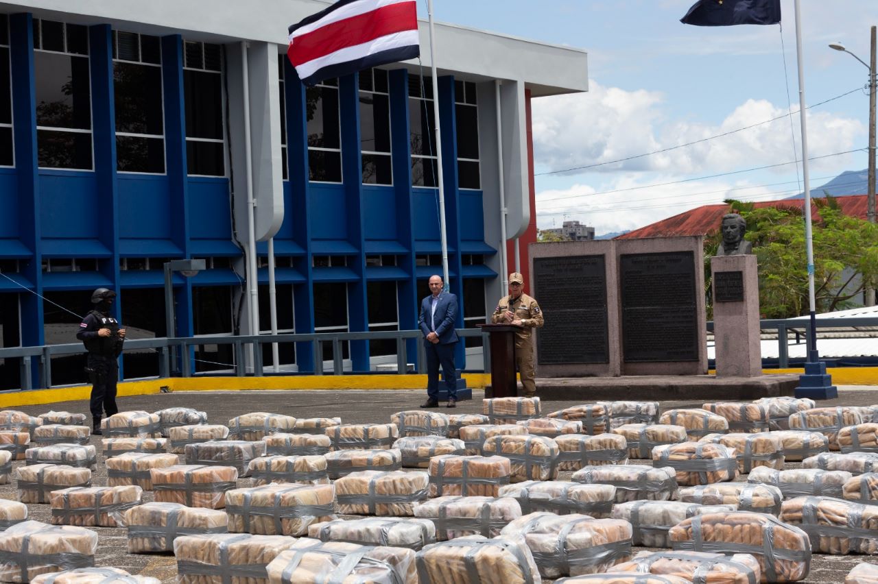 Guardacostas de Costa Rica capturan a nicaragüense con fuerte cargamento de droga/Nicaragua Actual