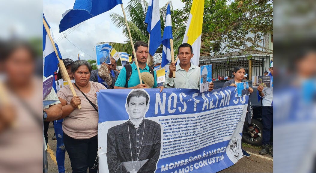 Viacrucis por presos políticos e iglesia perseguida/Nicaragua Actual