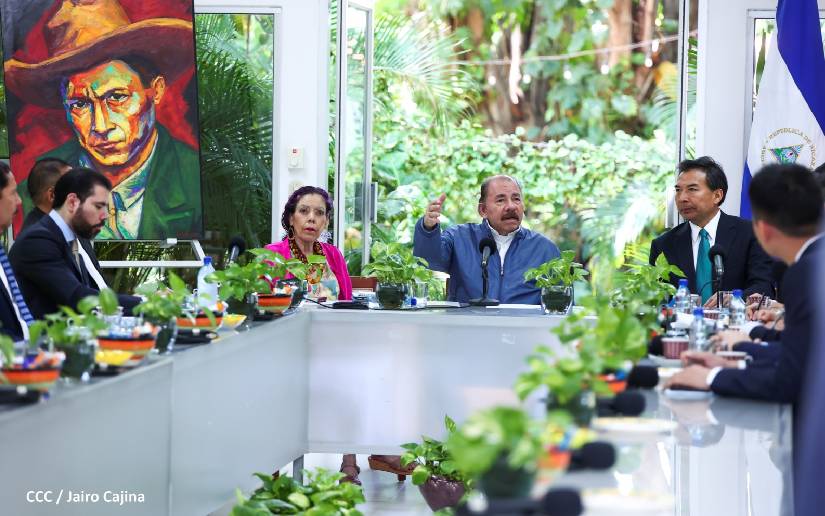 dictador daniel ortega durante su reunion con embajador de china foto tomada del medio vocero de la dictadura el 19 digital
