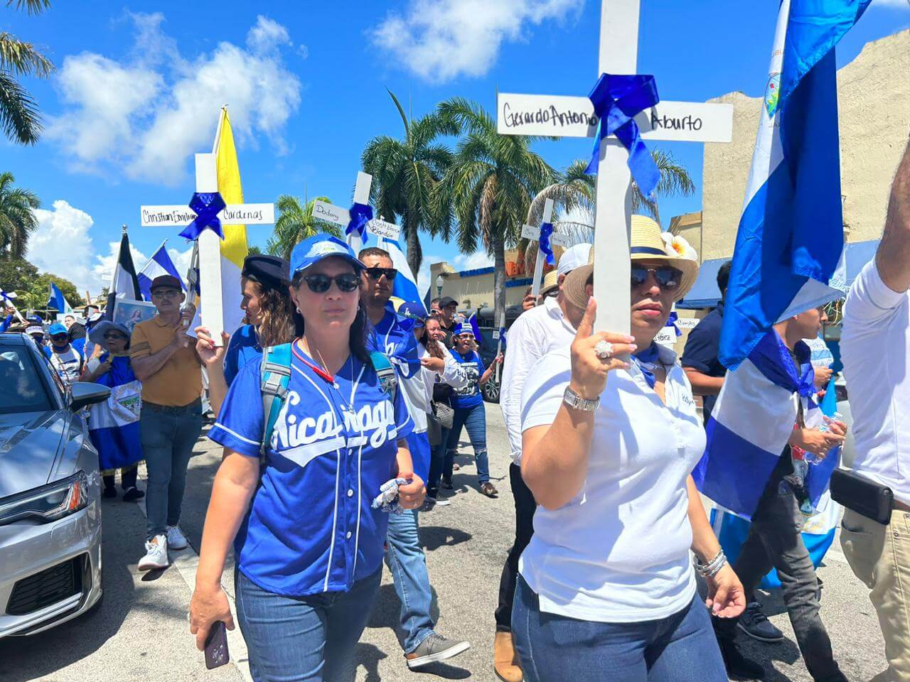 Marcha de las Cruces realizada en Miami FOTO: Nicaragua Actual