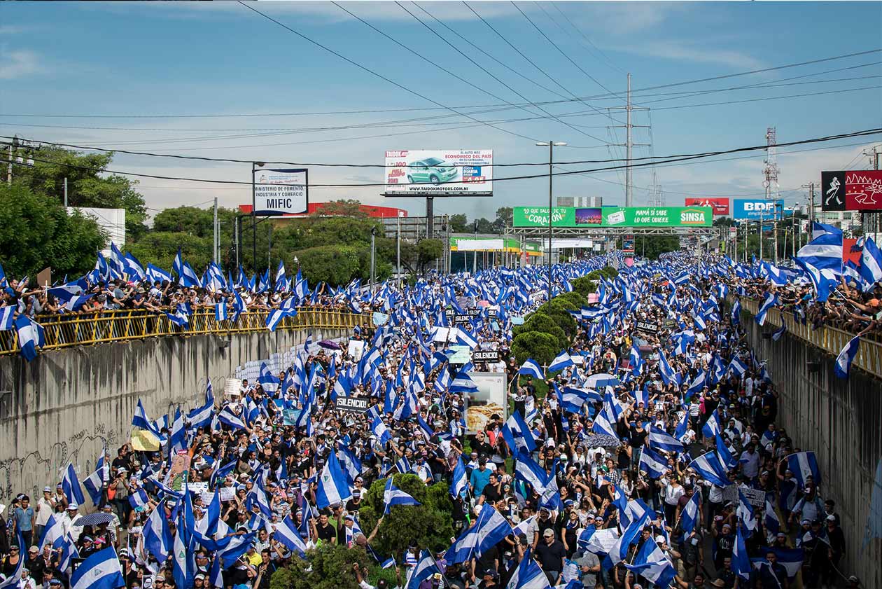 marcha en resistencia a la dictadura sandinista foto tomada de la revista niu