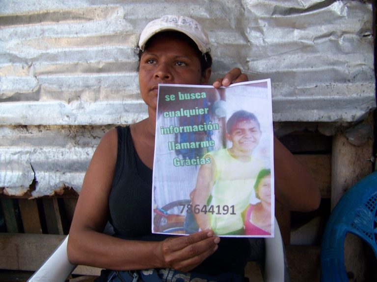Nora Marcelina Sánchez, madre del adolescente Deyner de Jesús Sánchez desaparecido en granada