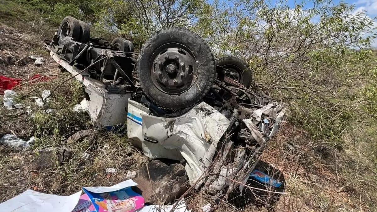 Trabajador fallece luego que camión repartidor de lácteos cayera a un barranco en Boaco.