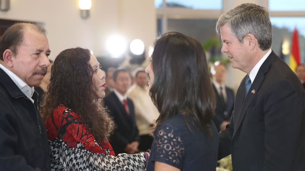 Embajador Sullivan en un encuentro con Ortega y Murillo. Foto: Cortesía