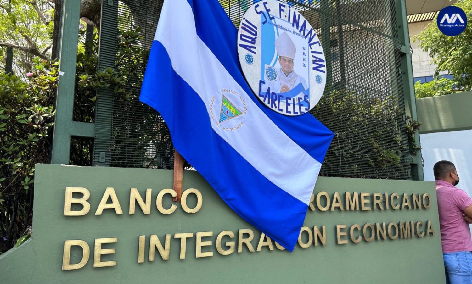 exiliados protestan frente al BCIE en Costa Rica Ortega