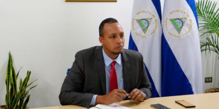 Embajador sandinista en China, Michael Campbell.