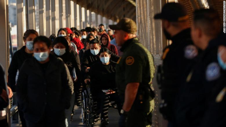 migrantes deportados bajo el Título 42 foto cortesía de CNN en Español