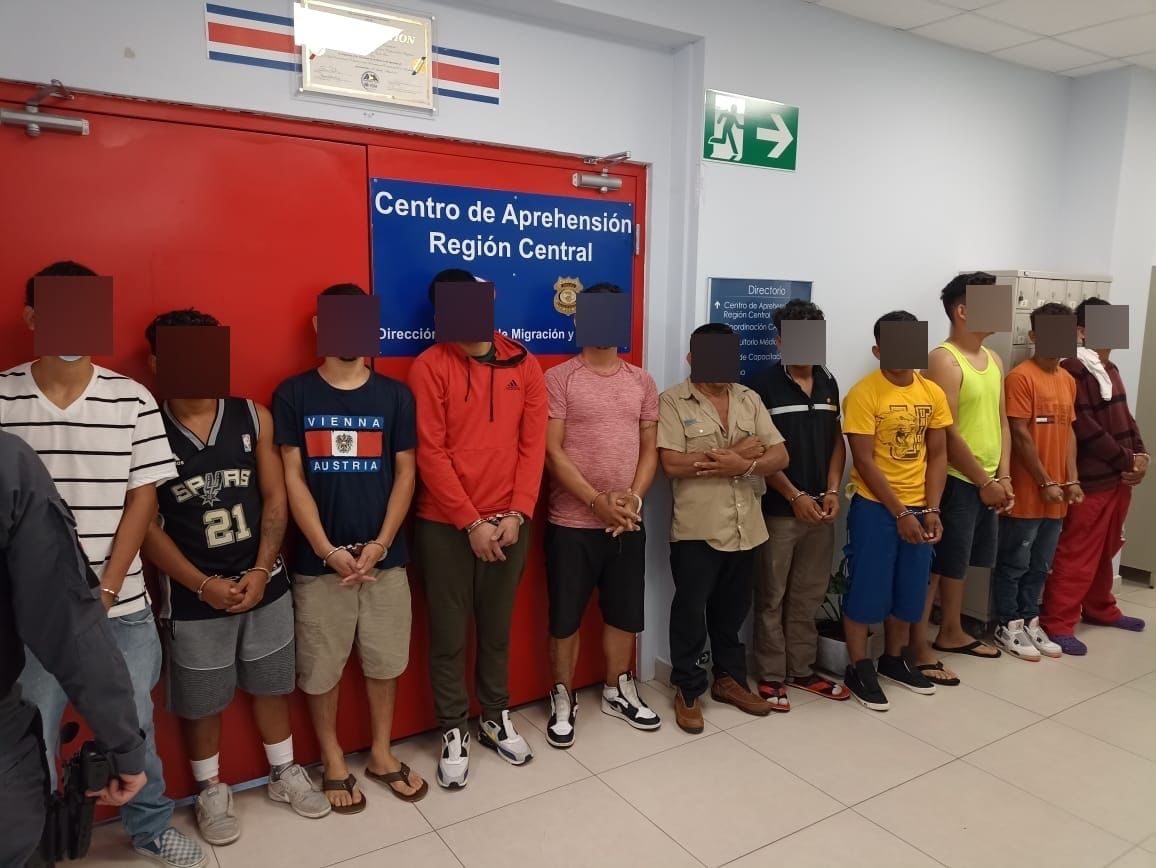 policia de migracion de costa rica deporta a 40 extranjeros, 38 de ellos son nicaraguenses foto policia de Migracion de Costa Rica