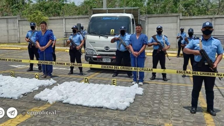 Policía de León captura a dos sujetos con fuerte cargamento de droga. Foto: Visión Policial