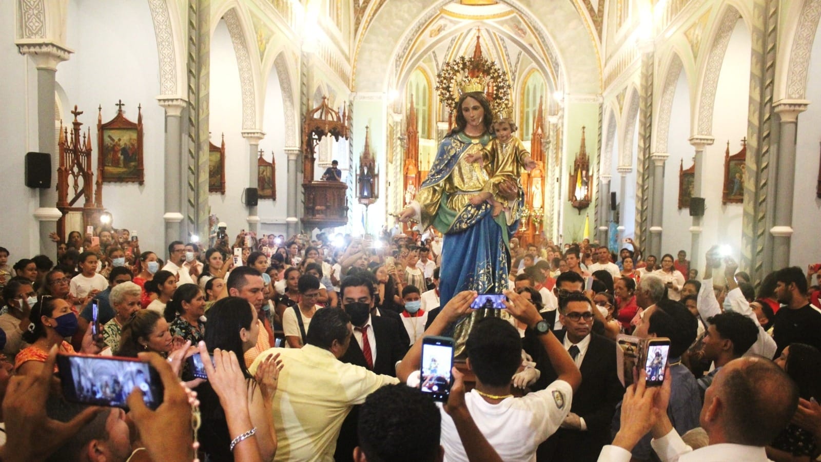 Capilla Virgen María Auxiliadora, se prepara para celebrar sus fiestas patronales a lo interno del templo. Foto: Facebook
