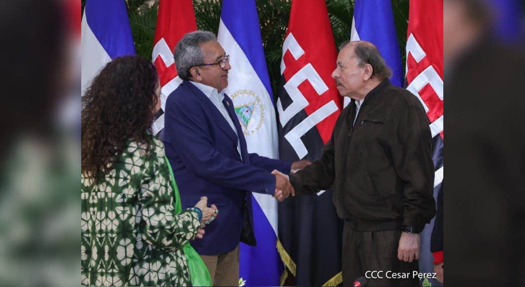 Ortega Murillo junto al presidente del Parlacen Foto Medio Oficialista