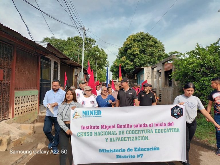docentes de Nicaragua son obligados a realizar censo en horario fuera de sus labores