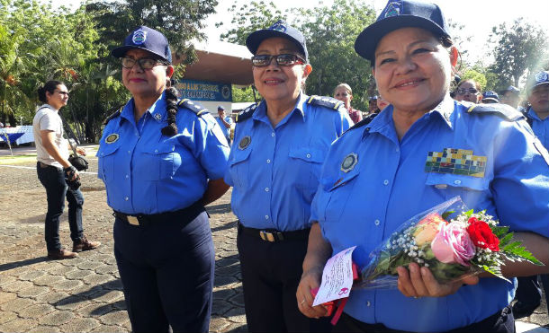 Más mujeres policías son promovidas a cargos administrativos Foto Medio Oficialista