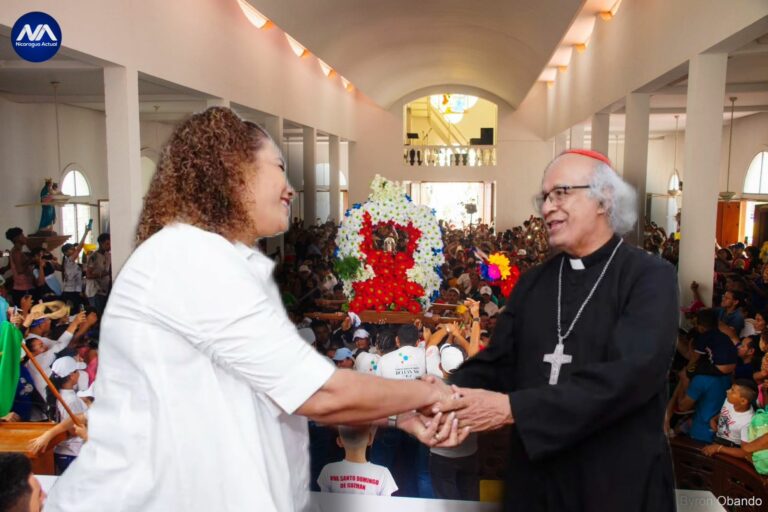 celebran bajada de Santo Domingo de Guzmán tras negociar con la dictadura