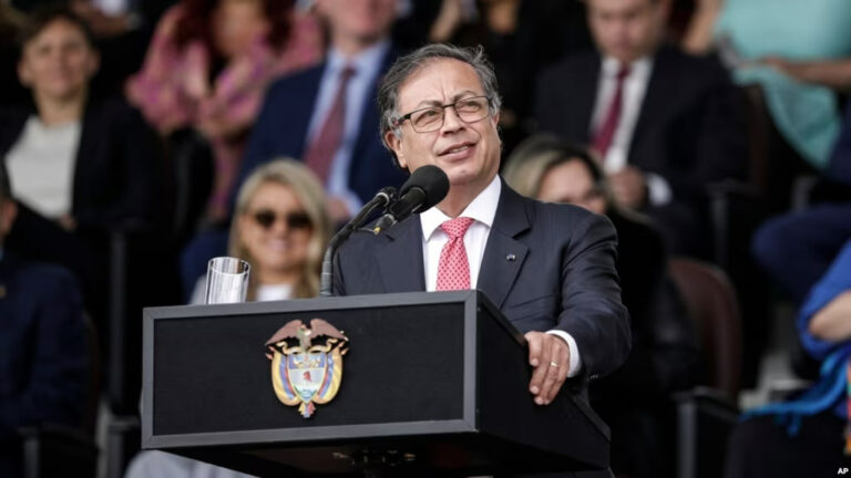 El presidente Gustavo Petro reconoció el sábado que, como persona y padre, le duele la situación de su hijo, pero en su calidad de presidente de la República aseguró que la fiscalía tendrá todas las garantías para proceder de acuerdo a la ley.