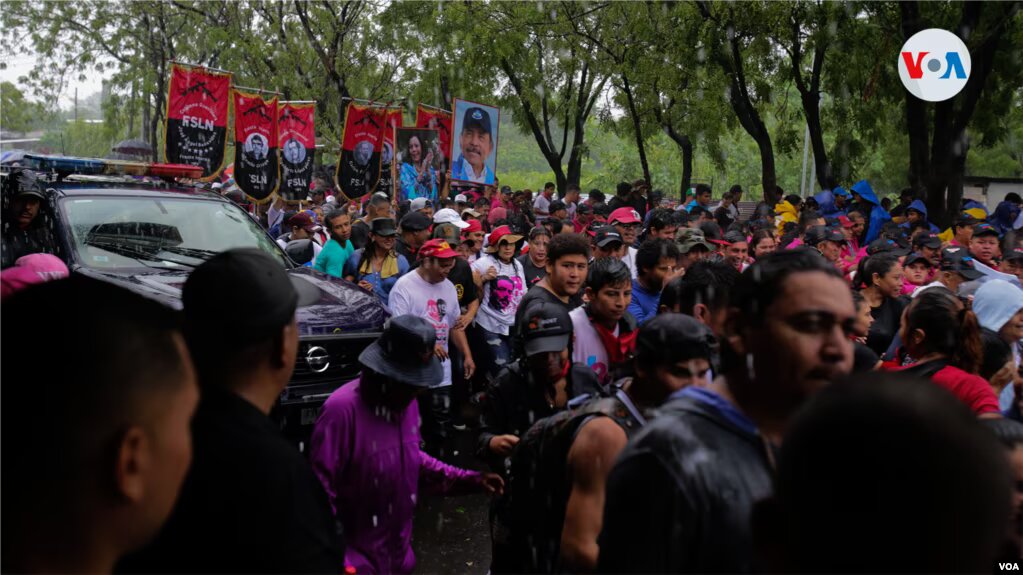 Empleados públicos participan en una manifestación de apoyo a Daniel Ortega. Foto: VOA Nicaragua