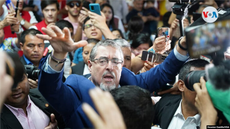 Bernardo Arévalo gana la presidencia de Guatemala