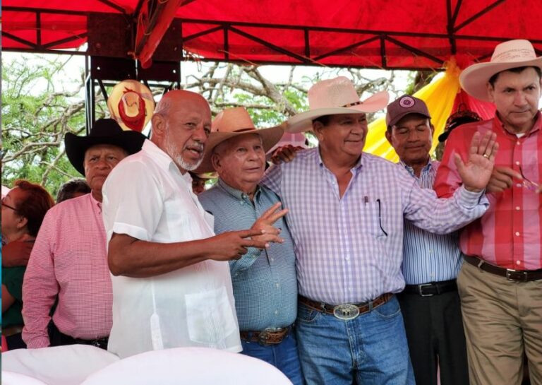 Omar Halleslevens aparece en público después que lo expulsaran de la oficina de Murillo Foto Alcaldía de Juigalpa