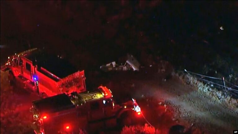 dos helicópteros colisionan cuando intentaban apagar un incendio Foto VOA