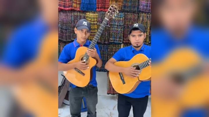 hermanos ciegos viajan desde jinotega hacia Guatemala en busca de ser cantantes Foto Captura de Pantalla