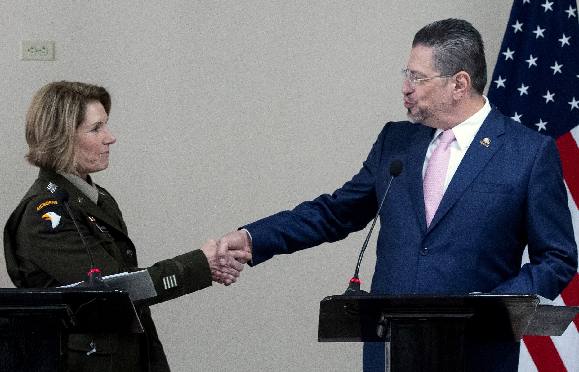 Presidente de Costa Rica y Comandante Laura Richardson. Foto: cortesía.