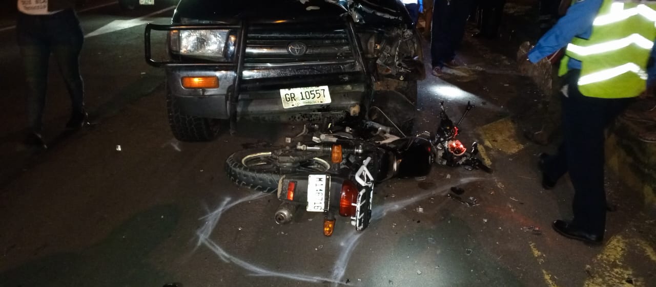 Camioneta impacta contra un motociclista que iba contra la vía Foto Nicaragua Actual