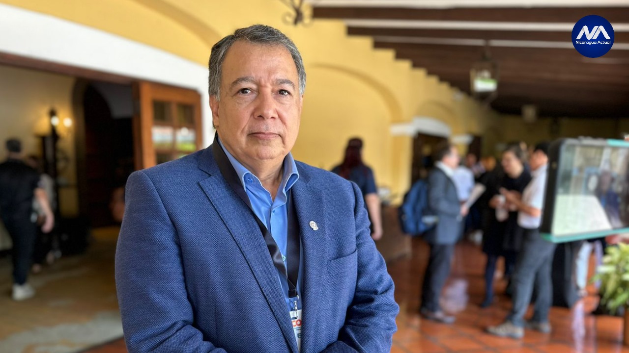 El catedrático Alberto Cortés de la Universidad de Costa Rica condena cancelación del INCAE. Foto: NA.