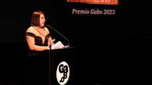La periodista hondureña Jennifer Ávila durante la premiación de la Fundación Gabo en 2023. Cortesía