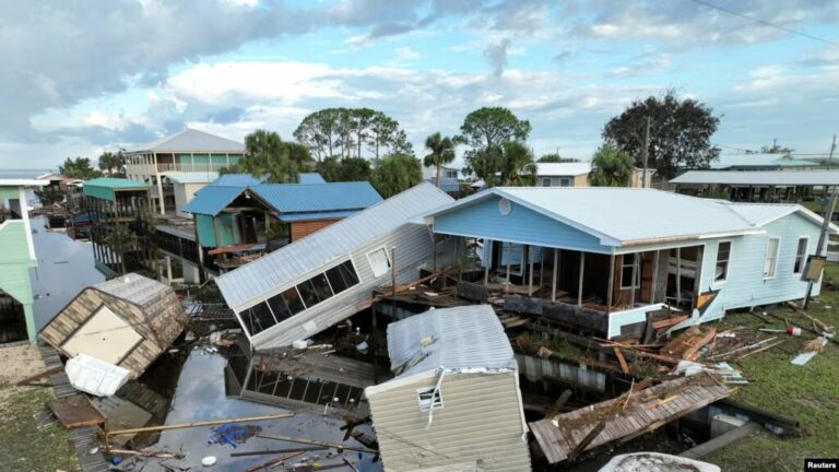 Vista de una propiedad dañada después de la llegada del huracán Idalia a Horseshoe Beach, Florida, el 31 de agosto de 2023. REUTERS/Julio César Chávez