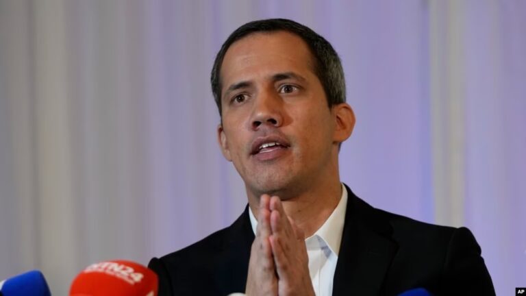emiten orden de captura contra Juan Guaidó Foto VOA