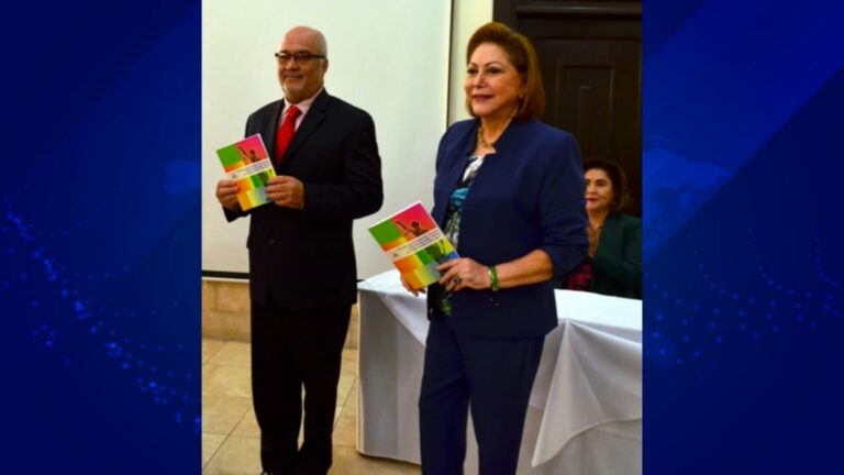 Magistrado Marvin Aguila junto a la destituida magistrada presidenta Alba Luz Ramos.
