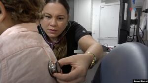 abren clínica para migrantes en miami Foto VOA