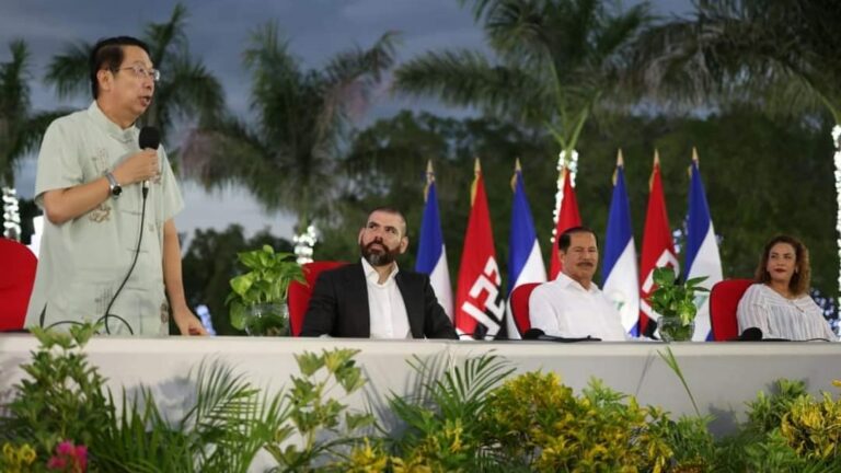 Laureano Ortega Murillo suplanta a su padre en acto de entrega de buses chinos. Foto: prensa oficialista.