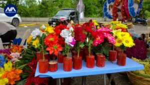 Venta de flores artificiales en cementerios de Estelí. Foto: NA.
