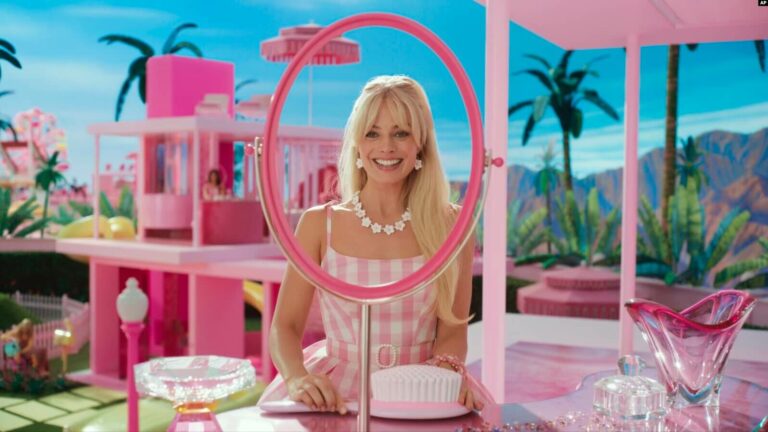 Esta imagen proporcionada por Warner Bros. Pictures muestra a Margot Robbie en una escena de "Barbie". (Fotos de Warner Bros. vía AP)