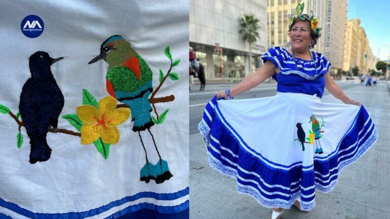 Doña Flor Ramírez en una marcha en Estados Unidos por los derechos humanos