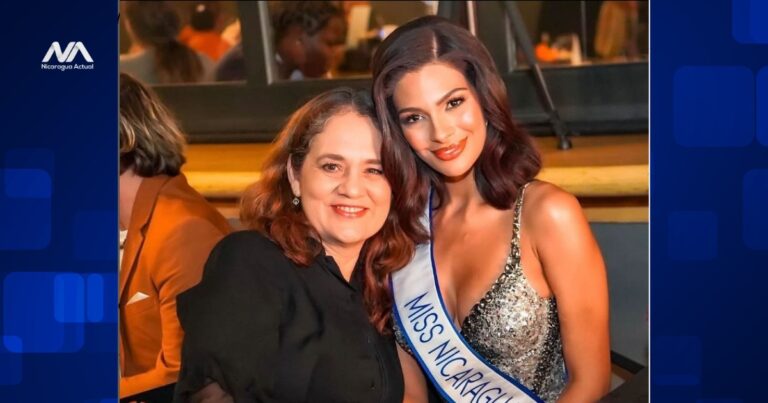 Miss Universe 2023 junto a Karen Celebertti, ex directora de Miss Nicaragua