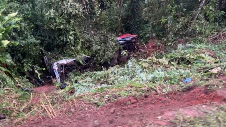 autobus con migrantes cae sobre un precipicio en Costa Rica Foto Nicaragua Actual