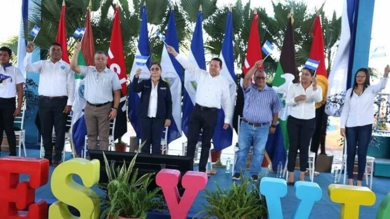 Nicaragua ciclo escolar 2024 bajo "chantajes" a maestros. Foto: prensa oficialista.